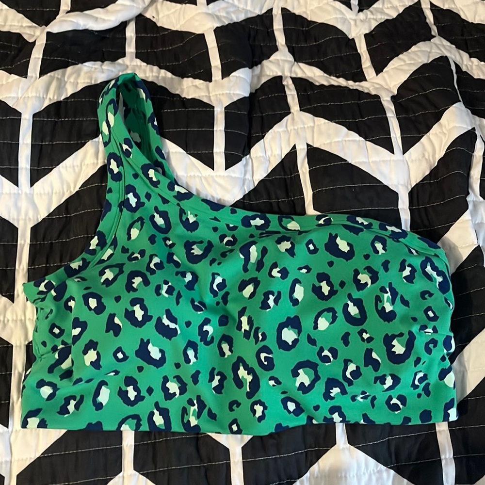 Leopard print sports bra, asymmetrical 1 strap